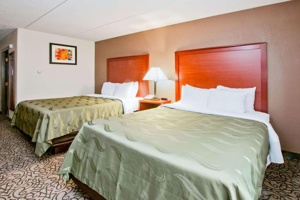 Quality Inn Stadium Area Green Bay Room photo